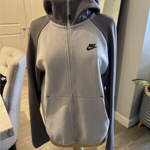 Nike Men’s Two-Tone Gray Hoodie
